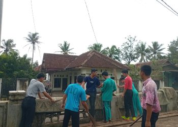 Sambut Bulan Ramadhan, Siswa Attaufiqiyah Baros Gelar Bakti Sosial