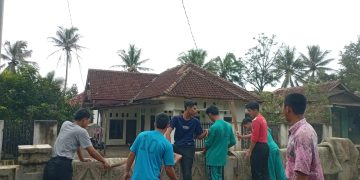Sambut Bulan Ramadhan, Siswa Attaufiqiyah Baros Gelar Bakti Sosial