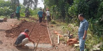 Sambut Ramadhan, Karang Taruna dan Masyarakat Cibodas Bangun Akses Jalan ke TPU