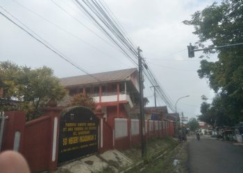 Keberadaan Puluhan Kabel Wifi yang Diduga Tidak Berijin di Karang Tanjung Jadi Sorotan Warga