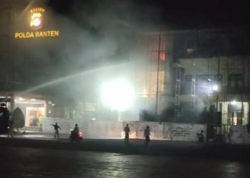 Lantai 3 Gedung Staf Polda Banten Terbakar