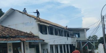 Tanpa Bantuan Pemerintah, MTS Al Falah Karangtanjung Lakukan Rehab Bangunan Secara Swadaya