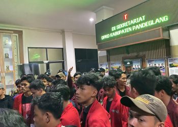 Dianggap Prioritaskan Kepentingan Pribadi, DPRD Pandeglang Digeruduk Mahasiswa