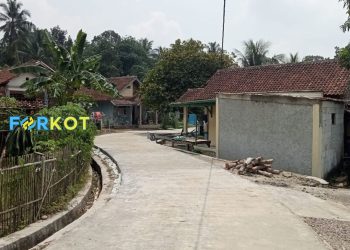 Pemerintah Desa Gerendong Bangun Jalan Rabat Beton