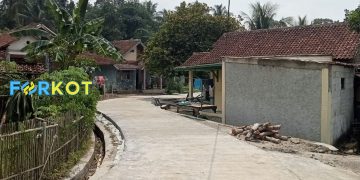 Pemerintah Desa Gerendong Bangun Jalan Rabat Beton