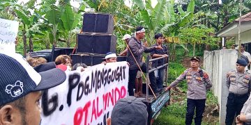 PT ALPINDO di Demo Puluhan Pemuda dan Mahasiswa