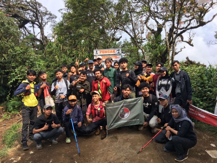 Mahasiswa Pecinta Alam Gelar Kegiatan Konservasi Gunung Karang di Hari Jadi Provinsi Banten ke-25
