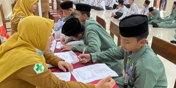 Puskesmas Banjar Berikan Pelayanan Kesehatan Gratis di Ponpes Al Mizan