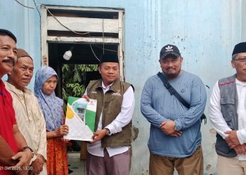 Baznas Pandeglang Salurkan Bantuan Kepada Korban Rumah Roboh di Karangtanjung