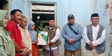 Baznas Pandeglang Salurkan Bantuan Kepada Korban Rumah Roboh di Karangtanjung