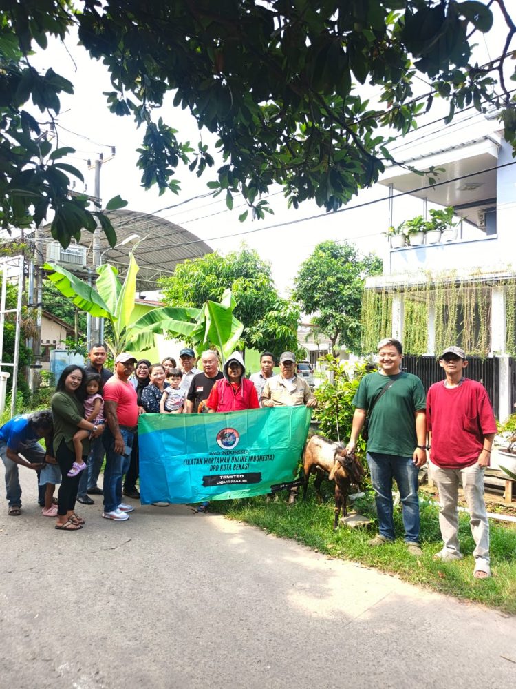 Jalin Silaturahmi, IWOI Bekasi Potong Kurban pada Perayaan Idul Adha 1447 H