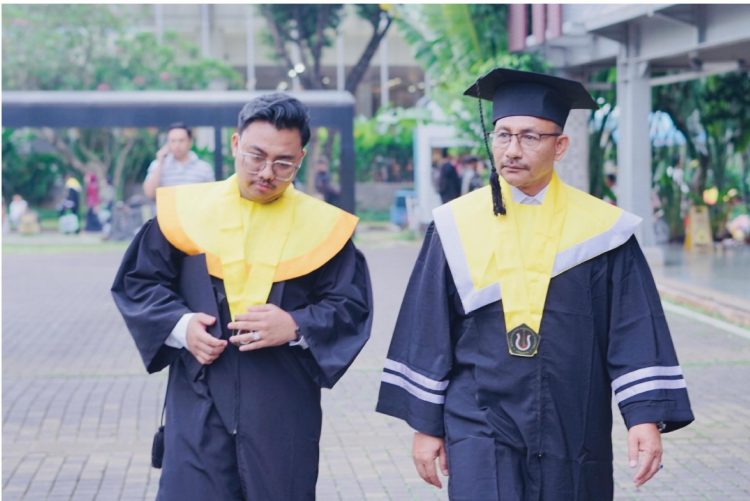 Wisuda di JCC, Haji Uma Resmi Raih Gelar Magister Ilmu Politik di UNAS