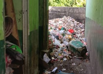 Viral, Tumpukan Sampah di SDN Cilampang Jadi Sorotan