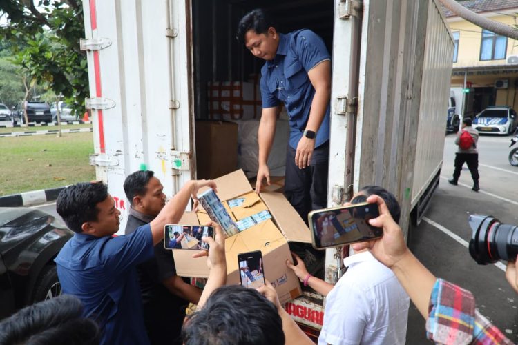 Peredaran Ribuan Slop Roko Ilegal di Banten Berhasil Diungkap Polisi