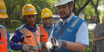 Manager PLN UP3 Serpong Tinjau dan Pastikan Langsung Standar K3 pada Pekerjaan Pemeliharaan Jaringan Listrik