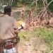 Viral, Warga Pandeglang Bawa Jenazah Pakai Motor Lewati Jalan Rusak
